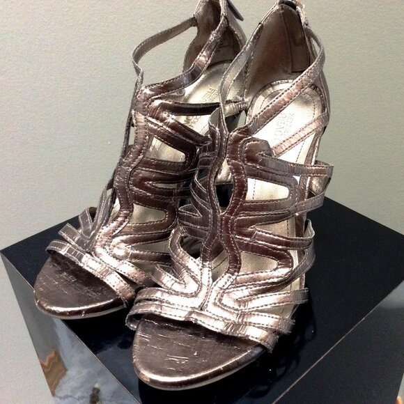KENNETH COLE REACTION Strappy Dress Heels Bronze Metallic Size 7.5M 3.5" Heel - Picture 1 of 7